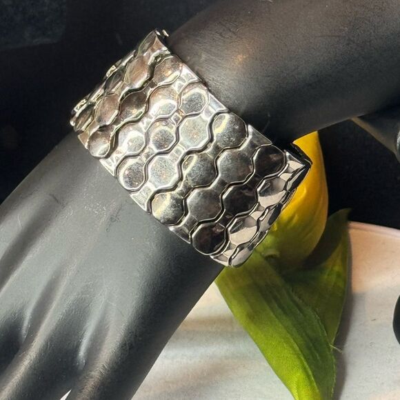 NWOT Black and Silver Honeycomb Stretch Bracelet - Picture 8 of 8
